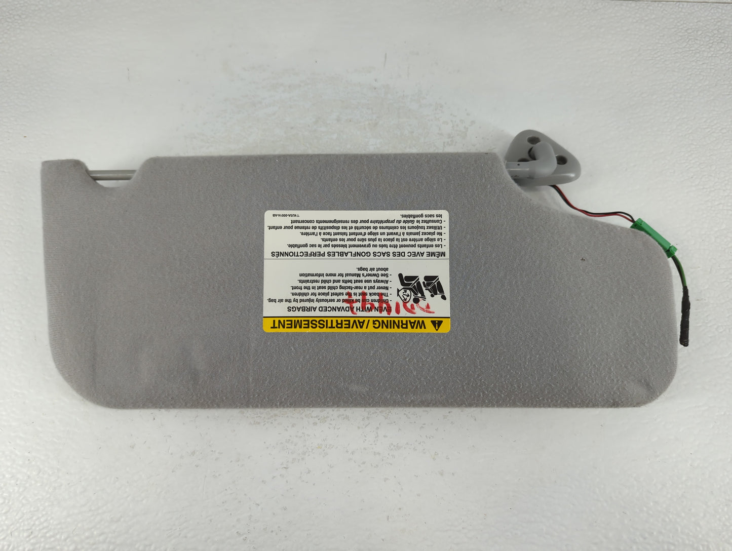 2005-2007 Ford Five Hundred Sun Visor Shade Replacement Driver Left Mirror Fits Fits 2005 2006 2007 OEM Used Auto Parts - Oemusedautoparts1.com