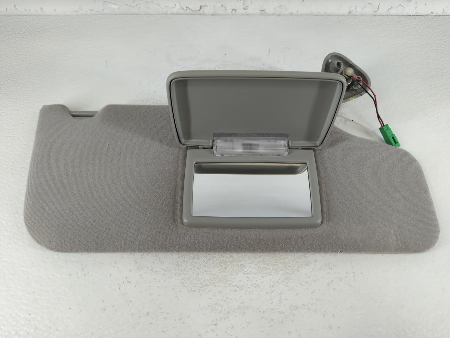 2005-2007 Ford Five Hundred Sun Visor Shade Replacement Passenger Right Mirror Fits Fits 2005 2006 2007 OEM Used Auto Parts - Oemusedautoparts1.com