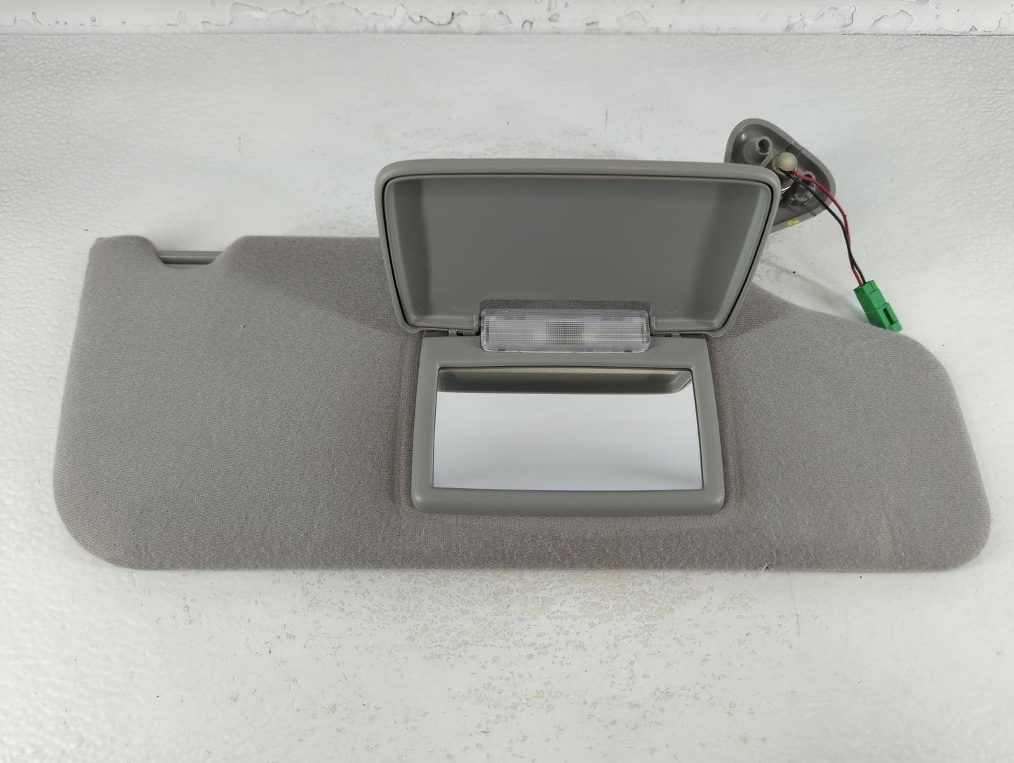 2005-2007 Ford Five Hundred Sun Visor Shade Replacement Passenger Right Mirror Fits Fits 2005 2006 2007 OEM Used Auto Parts - Oemusedautoparts1.com