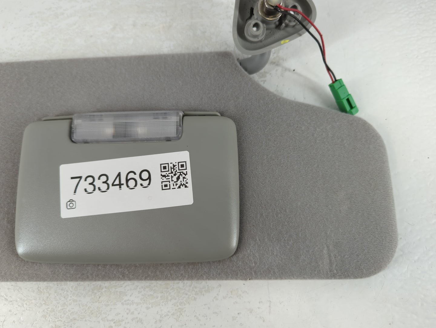 2005-2007 Ford Five Hundred Sun Visor Shade Replacement Passenger Right Mirror Fits Fits 2005 2006 2007 OEM Used Auto Parts - Oemusedautoparts1.com