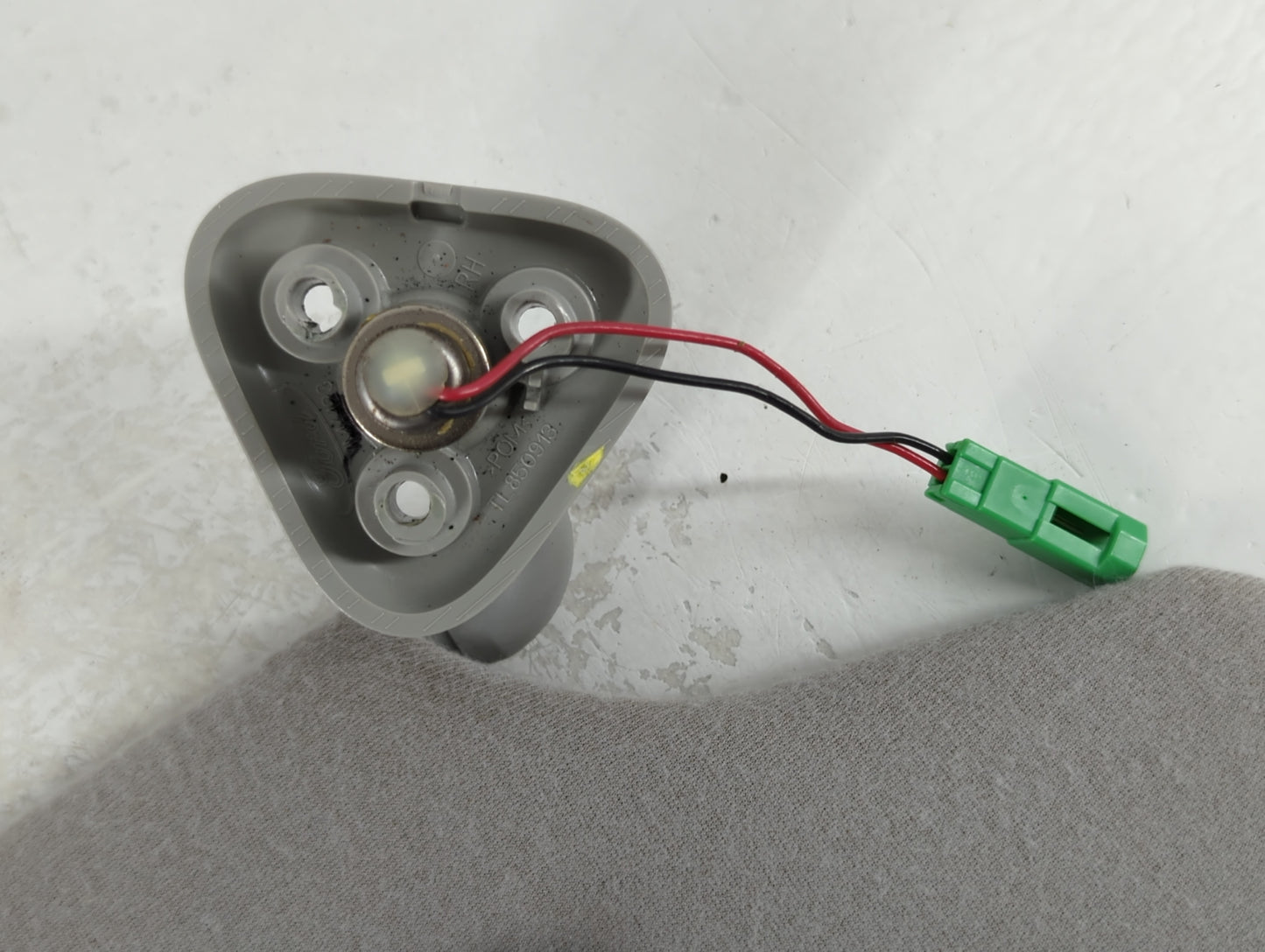 2005-2007 Ford Five Hundred Sun Visor Shade Replacement Passenger Right Mirror Fits Fits 2005 2006 2007 OEM Used Auto Parts - Oemusedautoparts1.com