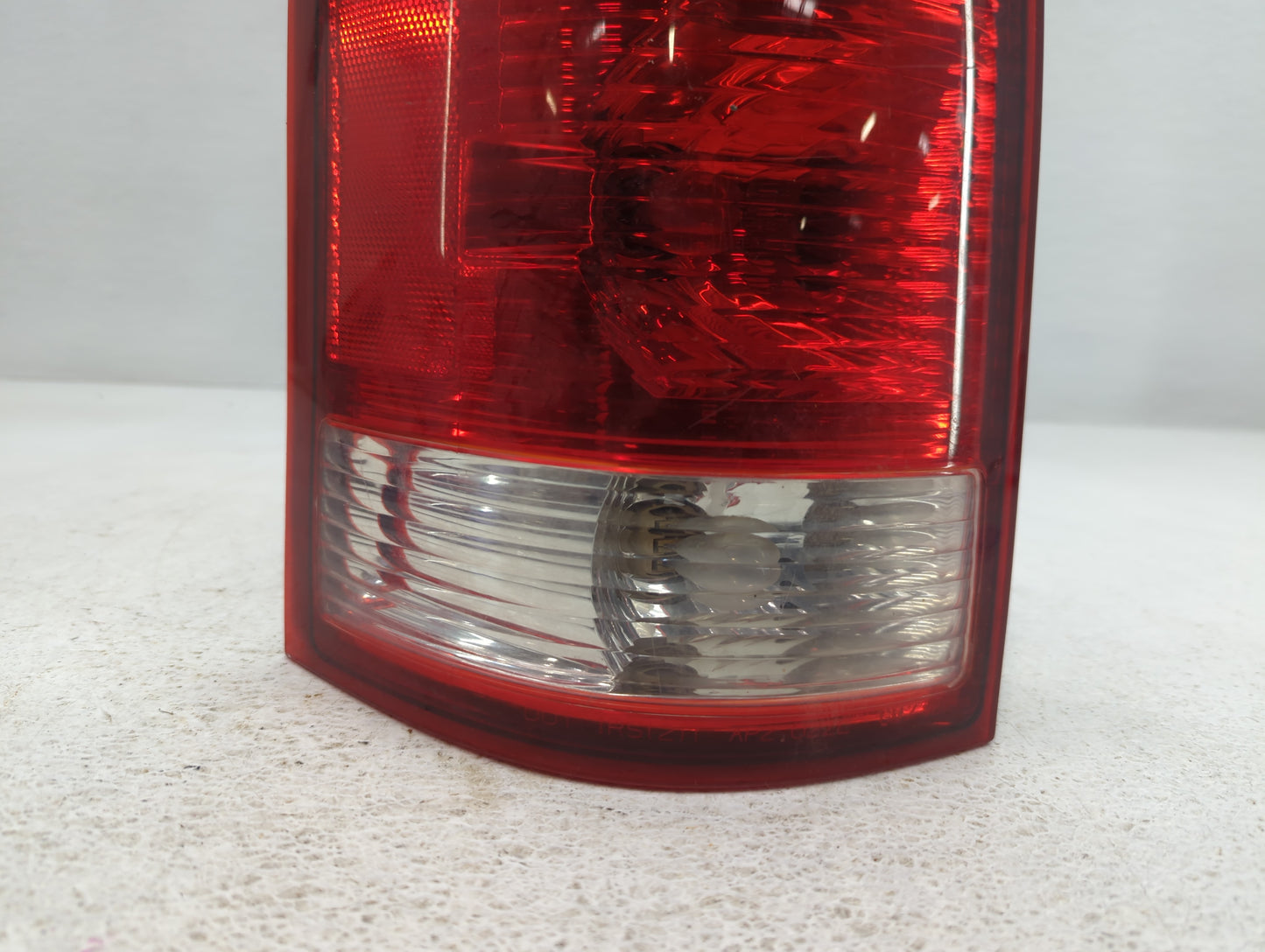 2002-2003 Saturn Vue Rear Center Lid Brake Light Tail Light P/N:2GCX-13407-AB Fits Fits 2002 2003 OEM Used Auto Parts - Oemusedautoparts1.com