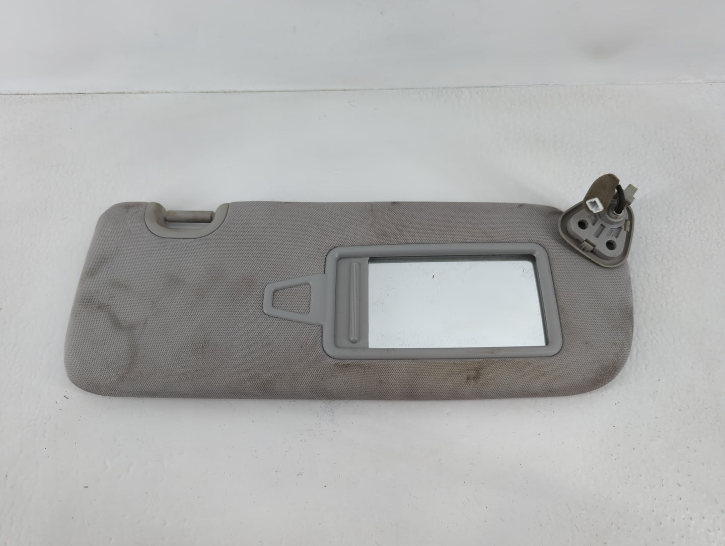 2013-2019 Hyundai Santa Fe Sun Visor Shade Replacement Passenger Right Mirror Fits Fits 2013 2014 2015 2016 2017 2018 2019 OEM Used Auto Parts - Oemusedautoparts1.com