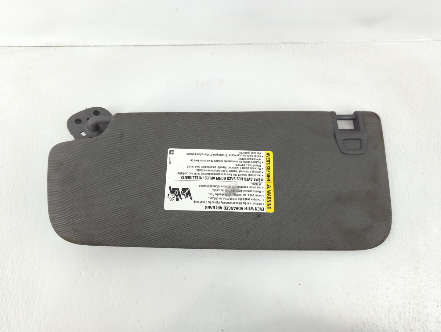 2019-2022 Chevrolet Silverado 1500 Sun Visor Shade Replacement Passenger Right Mirror Fits Fits 2019 2020 2021 2022 OEM Used Auto Parts - Oemusedautoparts1.com