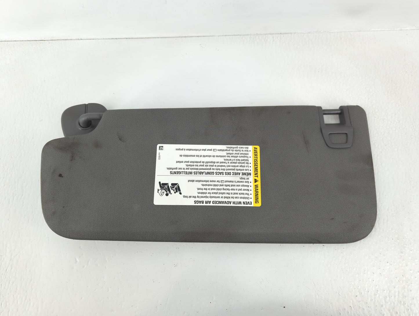 2019-2022 Chevrolet Silverado 1500 Sun Visor Shade Replacement Passenger Right Mirror Fits Fits 2019 2020 2021 2022 OEM Used Auto Parts - Oemusedautoparts1.com