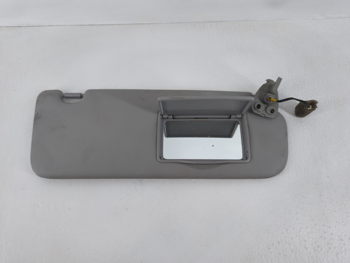 2006-2007 Hyundai Sonata Sun Visor Shade Replacement Passenger Right Mirror Fits Fits 2006 2007 OEM Used Auto Parts - Oemusedautoparts1.com