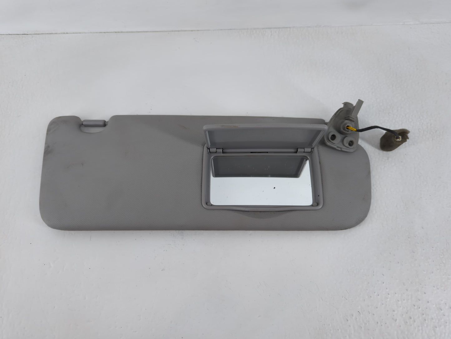 2006-2007 Hyundai Sonata Sun Visor Shade Replacement Passenger Right Mirror Fits Fits 2006 2007 OEM Used Auto Parts - Oemusedautoparts1.com