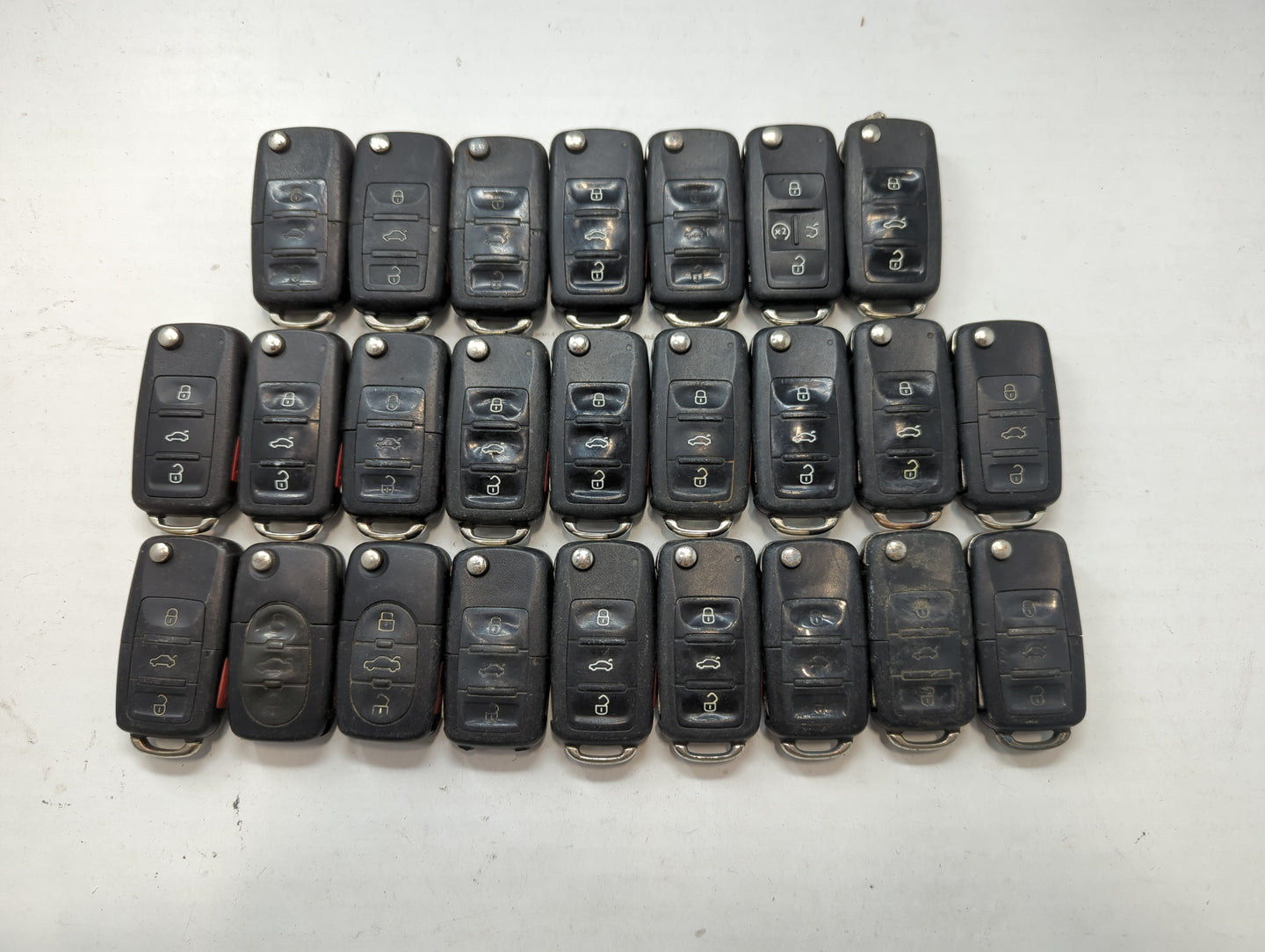 Lot of 25 Volkswagen Keyless Entry Remote Fob NBG8137T | NBG735868T - Oemusedautoparts1.com