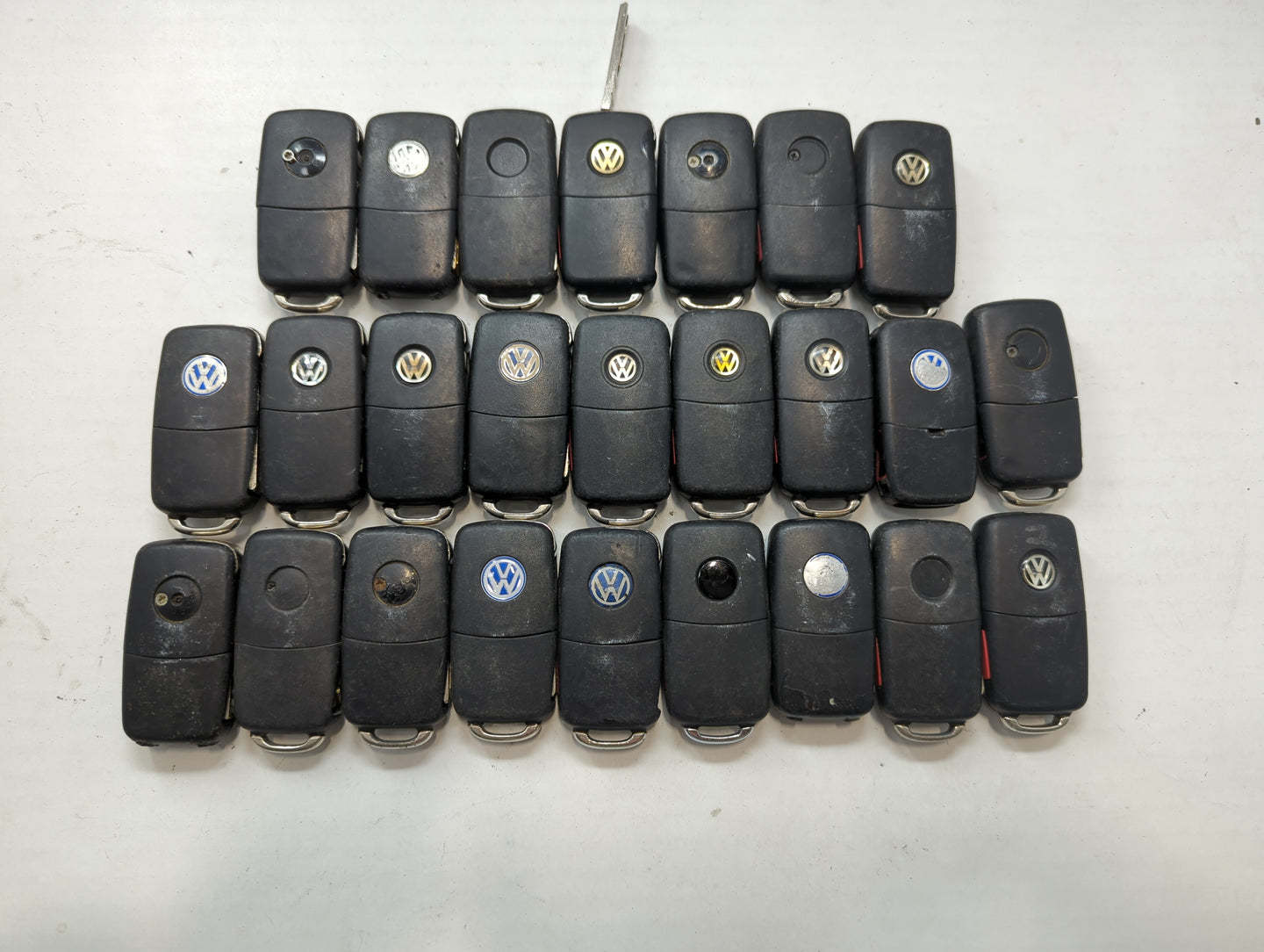 Lot of 25 Volkswagen Keyless Entry Remote Fob NBG8137T | NBG735868T - Oemusedautoparts1.com
