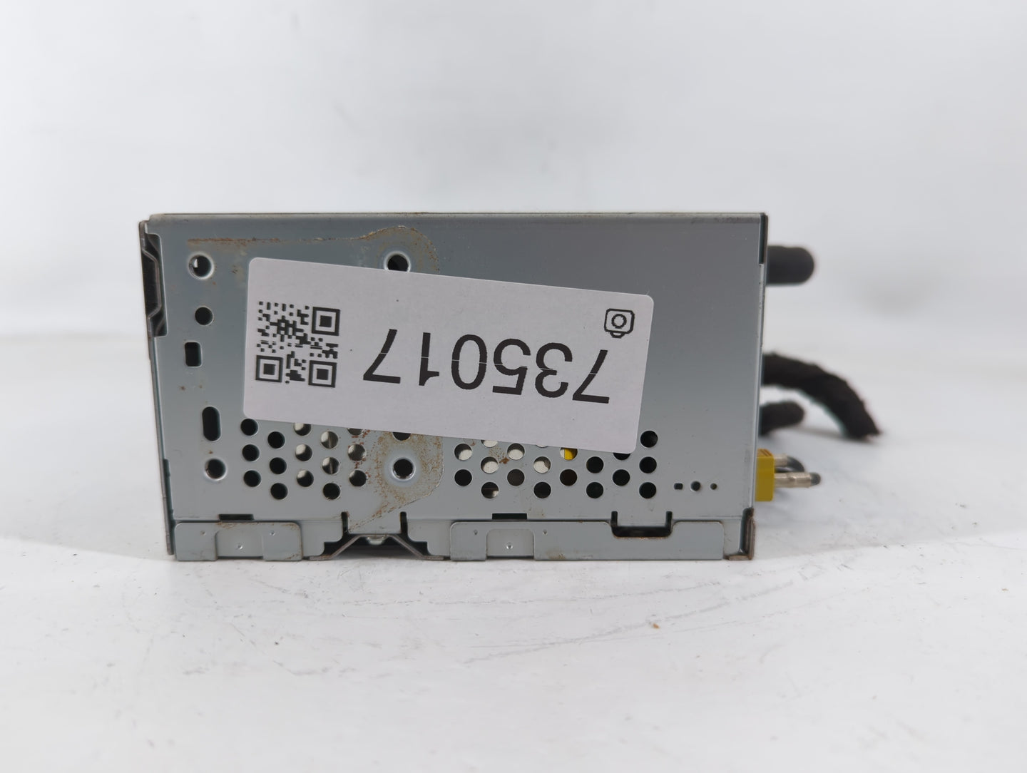 2013 Ford Explorer Radio AM FM Cd Player Receiver Replacement P/N:DB5T19C107FD PU-3617L-D, A12667137 Fits OEM Used Auto Parts - Oemusedautoparts1.com