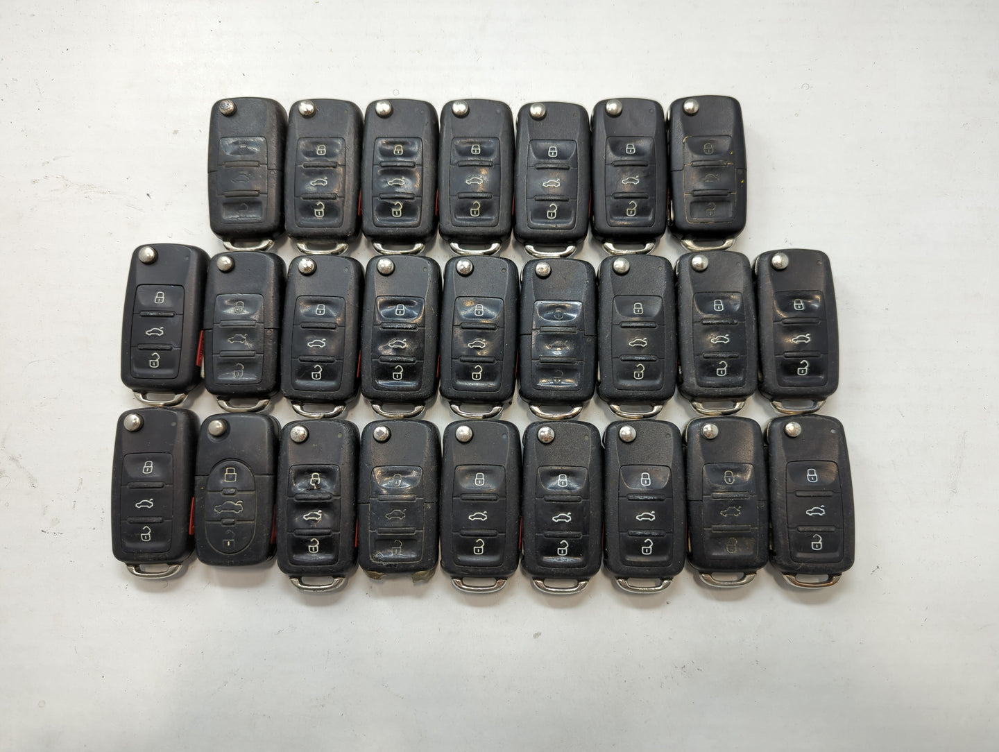 Lot of 25 Volkswagen Keyless Entry Remote Fob NBG8137T | NBG735868T - Oemusedautoparts1.com
