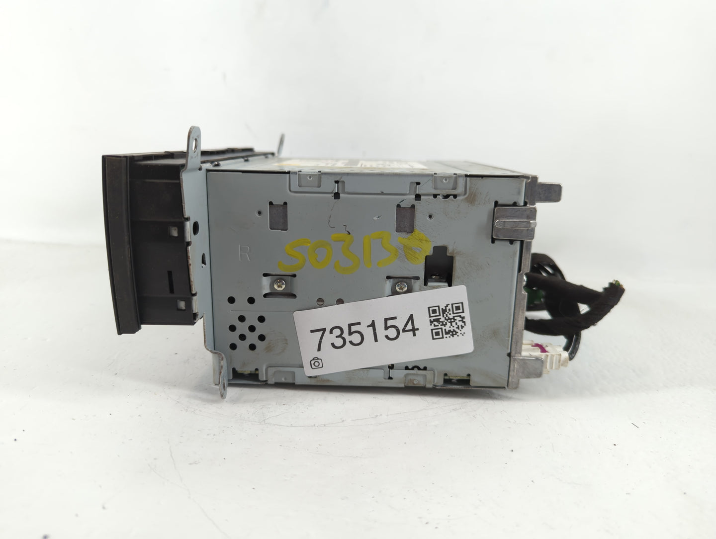 2010-2012 Audi A4 Radio AM FM Cd Player Receiver Replacement P/N:8T1 035 186 R Fits Fits 2010 2011 2012 2013 2014 2015 2016 2017 OEM Used Auto Parts - Oemusedautoparts1.com