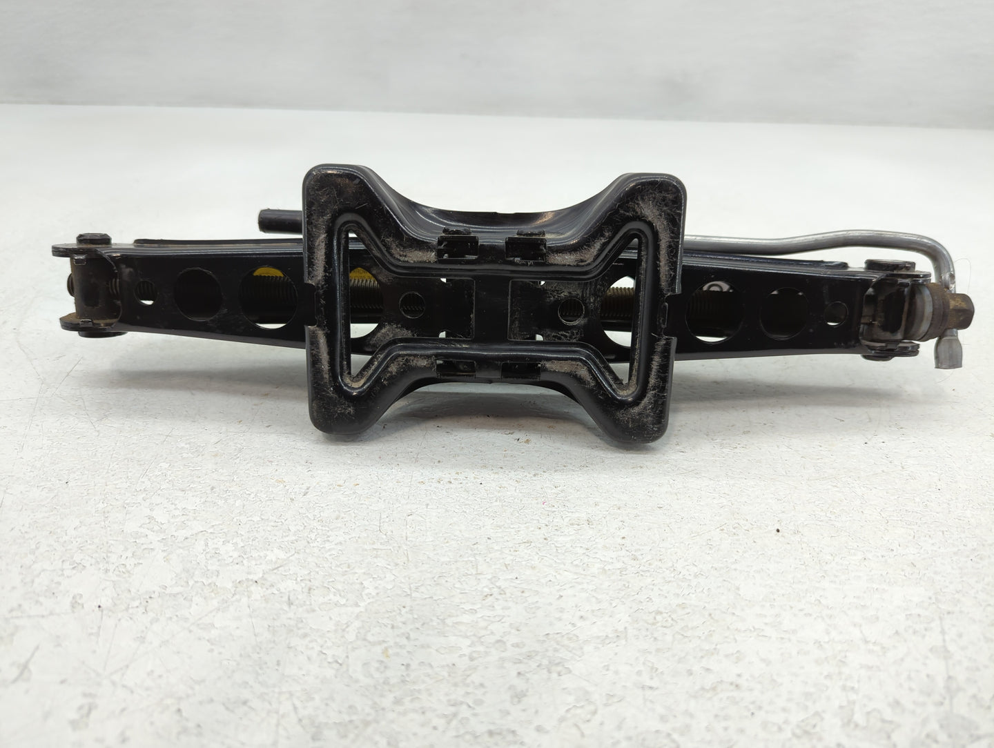 2019 Jaguar Xf Spare Scissor Car Jack - Oemusedautoparts1.com