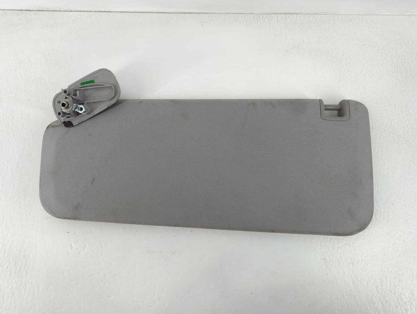 2014-2019 Chevrolet Silverado 1500 Sun Visor Shade Replacement Driver Left Mirror Fits Fits 2014 2015 2016 2017 2018 2019 OEM Used Auto Parts - Oemusedautoparts1.com