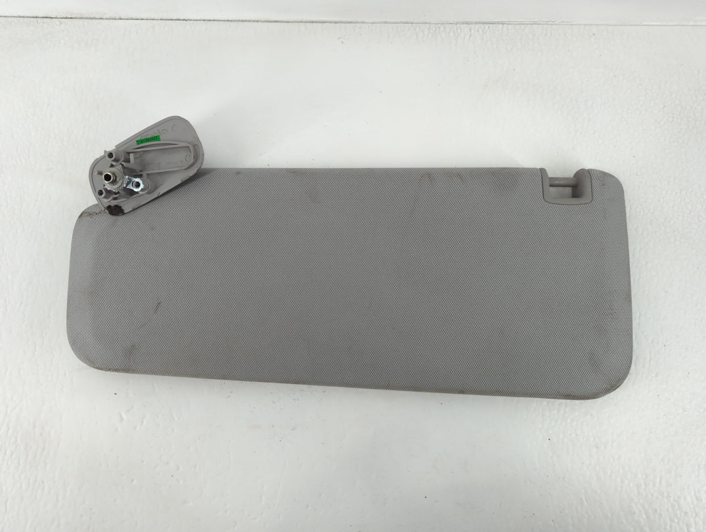 2014-2019 Chevrolet Silverado 1500 Sun Visor Shade Replacement Driver Left Mirror Fits Fits 2014 2015 2016 2017 2018 2019 OEM Used Auto Parts - Oemusedautoparts1.com