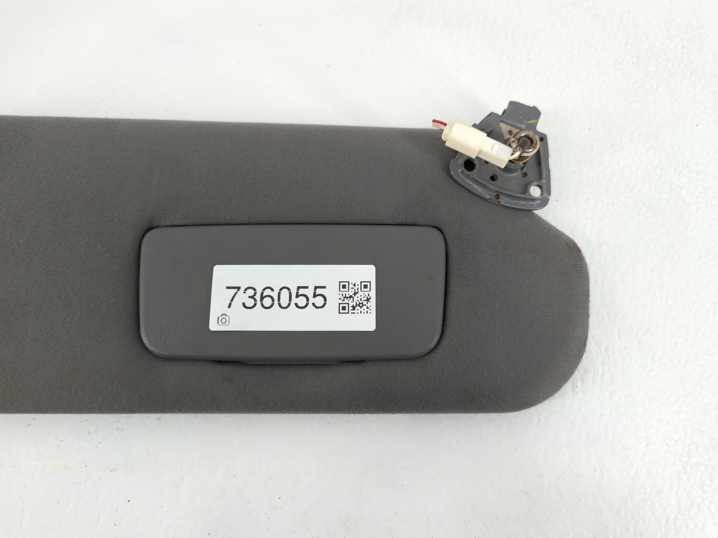 2005-2006 Toyota Tundra Sun Visor Shade Replacement Passenger Right Mirror Fits Fits 2005 2006 OEM Used Auto Parts - Oemusedautoparts1.com