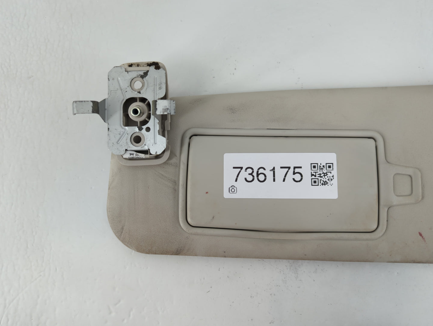 2017-2019 Jaguar Xe Sun Visor Shade Replacement Driver Left Mirror Fits Fits 2017 2018 2019 2020 OEM Used Auto Parts - Oemusedautoparts1.com