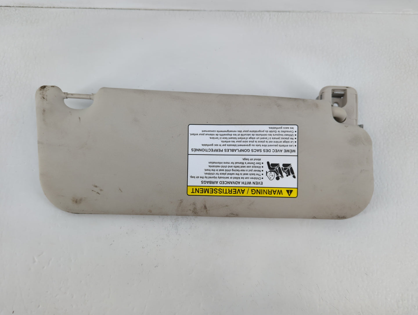 2017-2019 Jaguar Xe Sun Visor Shade Replacement Driver Left Mirror Fits Fits 2017 2018 2019 2020 OEM Used Auto Parts - Oemusedautoparts1.com