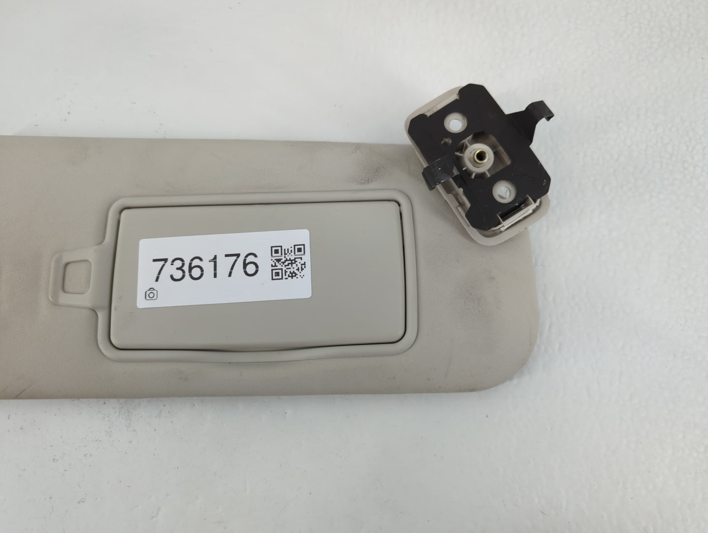 2017-2019 Jaguar Xe Sun Visor Shade Replacement Passenger Right Mirror Fits Fits 2017 2018 2019 2020 OEM Used Auto Parts - Oemusedautoparts1.com