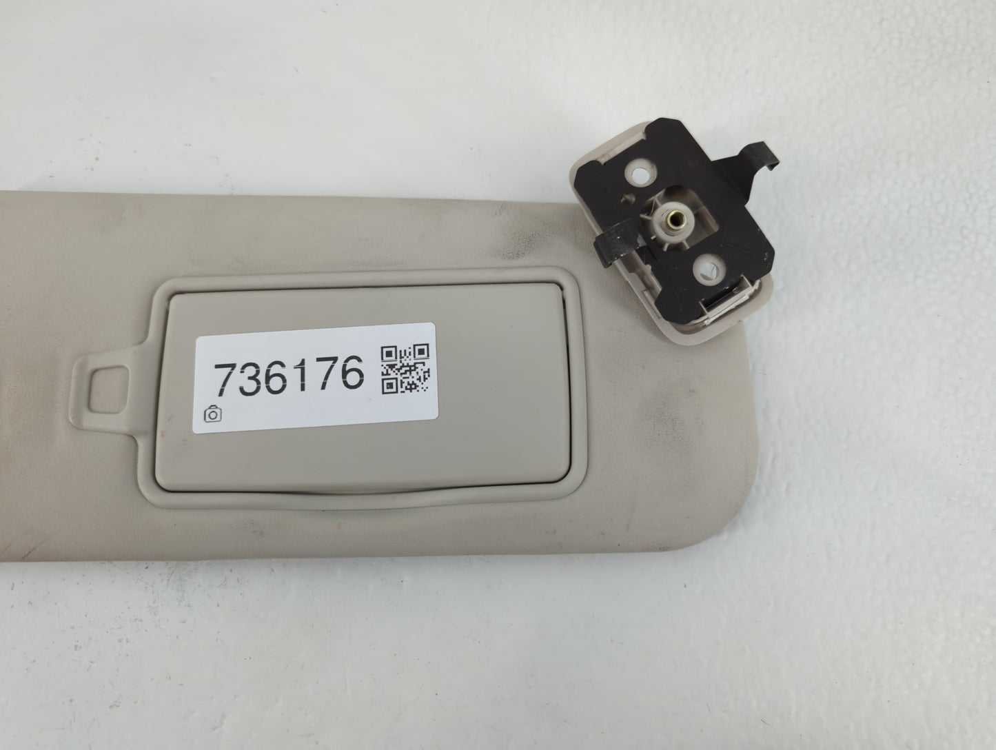 2017-2019 Jaguar Xe Sun Visor Shade Replacement Passenger Right Mirror Fits Fits 2017 2018 2019 2020 OEM Used Auto Parts - Oemusedautoparts1.com