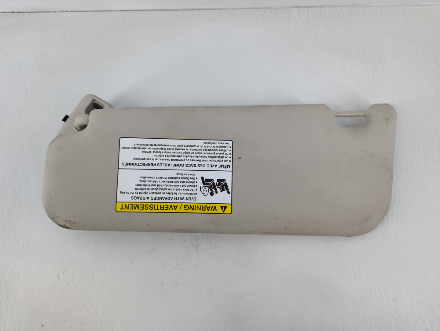 2017-2019 Jaguar Xe Sun Visor Shade Replacement Passenger Right Mirror Fits Fits 2017 2018 2019 2020 OEM Used Auto Parts - Oemusedautoparts1.com