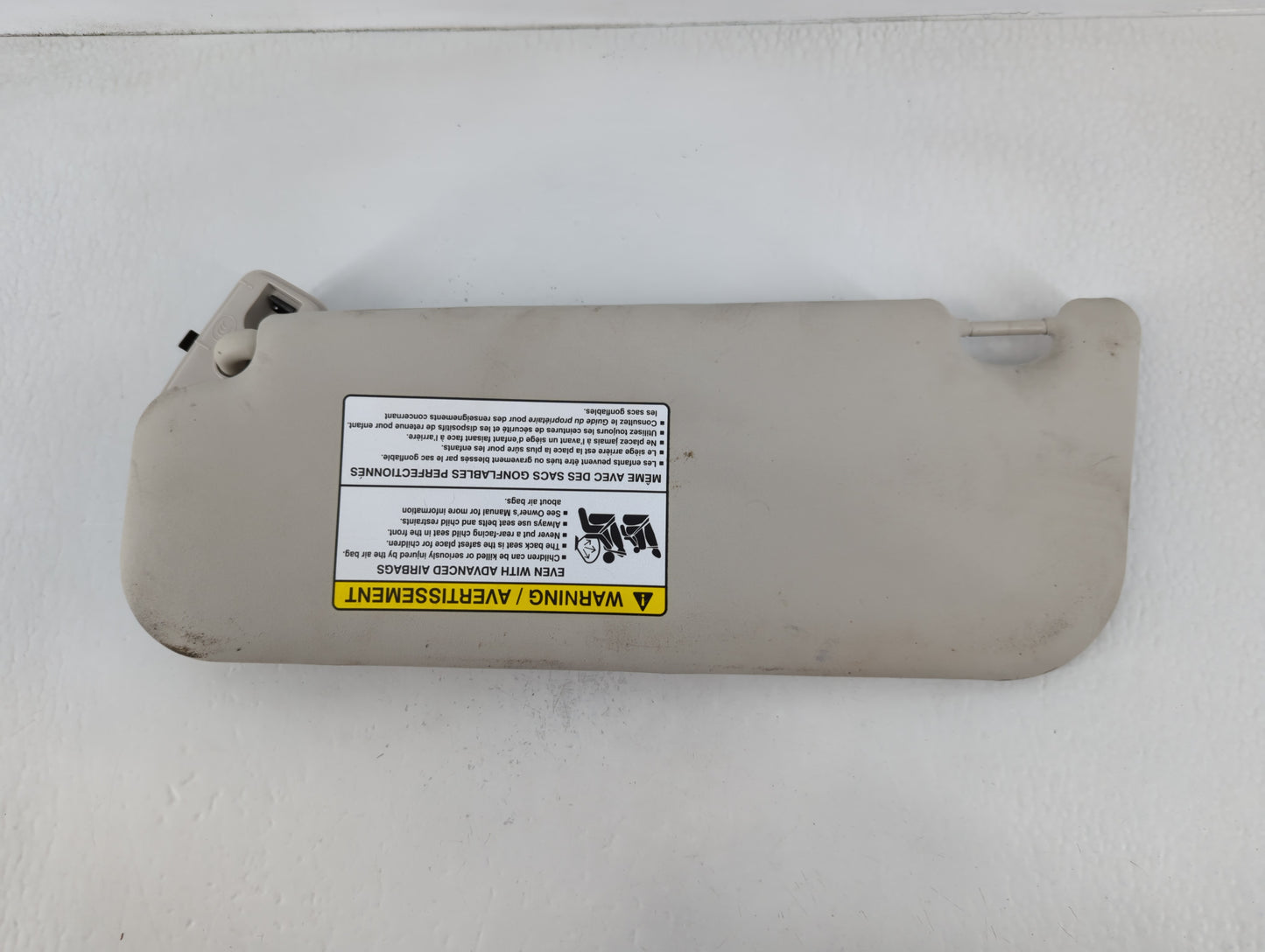2017-2019 Jaguar Xe Sun Visor Shade Replacement Passenger Right Mirror Fits Fits 2017 2018 2019 2020 OEM Used Auto Parts - Oemusedautoparts1.com