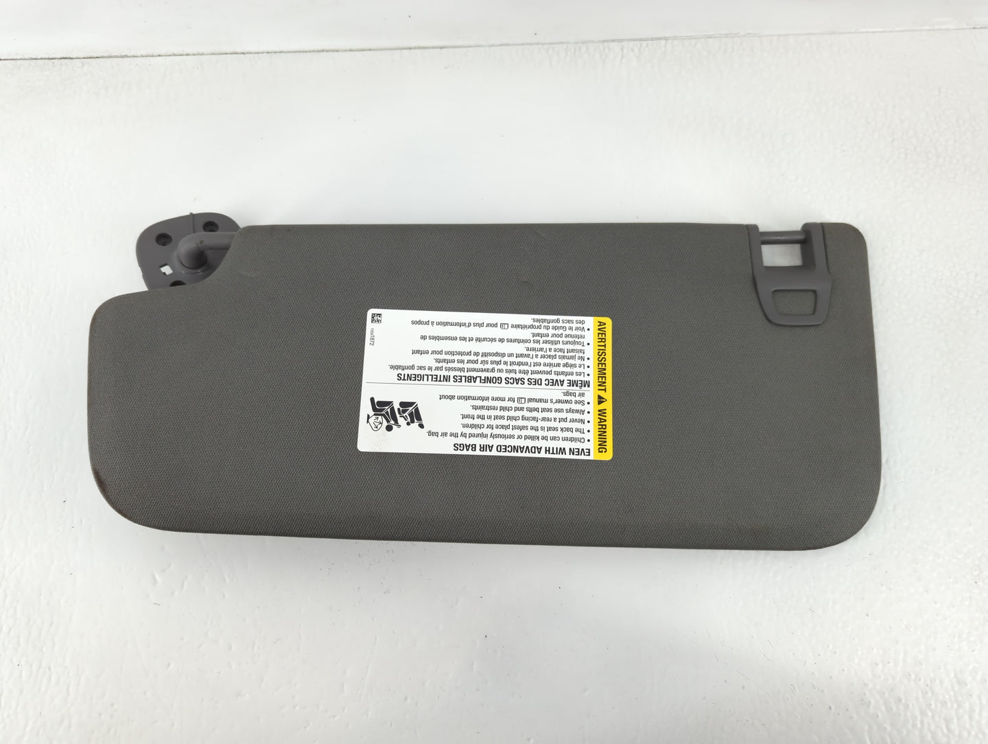 2019-2022 Chevrolet Silverado 1500 Sun Visor Shade Replacement Passenger Right Mirror Fits Fits 2019 2020 2021 2022 OEM Used Auto Parts - Oemusedautoparts1.com