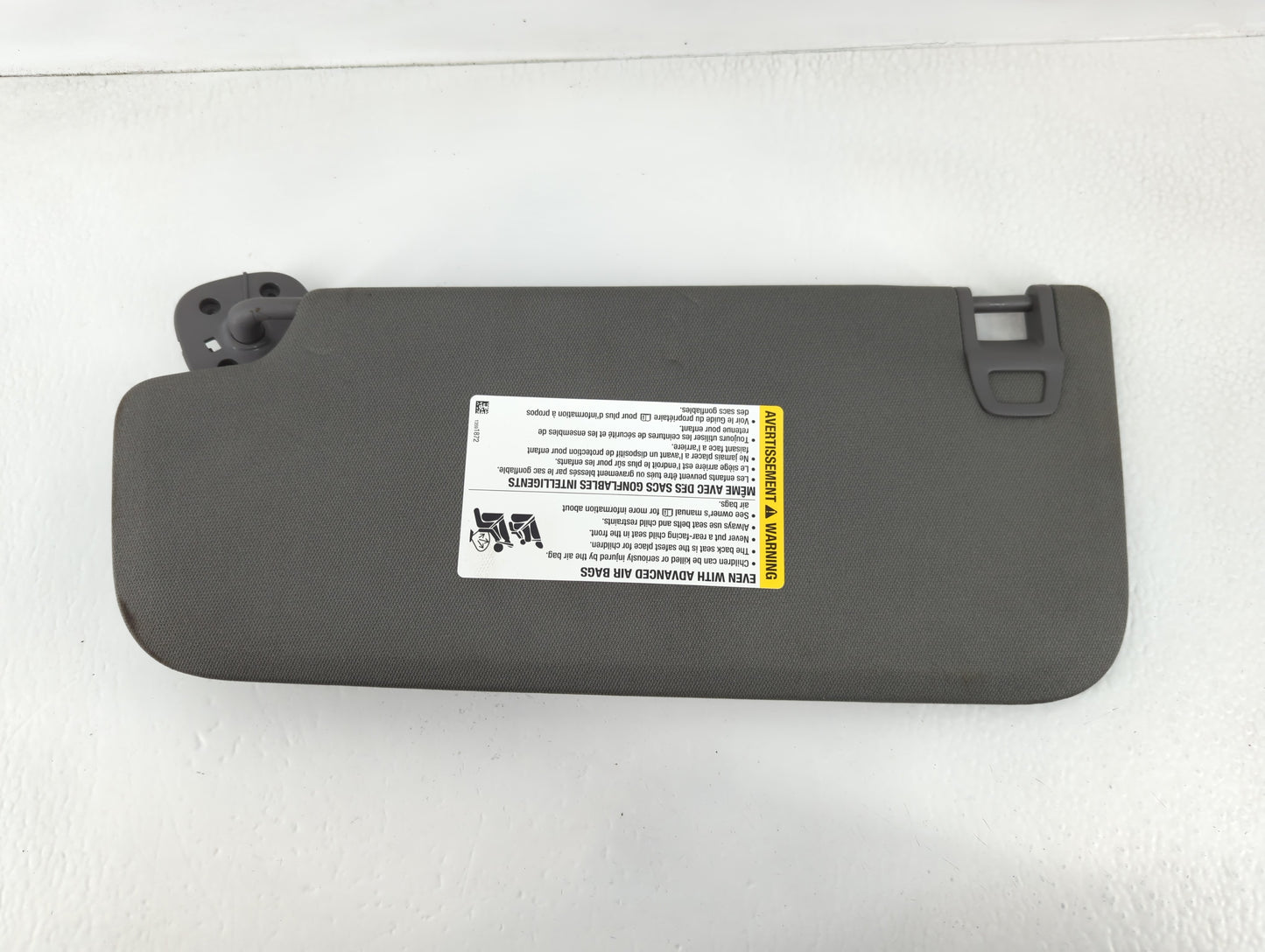 2019-2022 Chevrolet Silverado 1500 Sun Visor Shade Replacement Passenger Right Mirror Fits Fits 2019 2020 2021 2022 OEM Used Auto Parts - Oemusedautoparts1.com