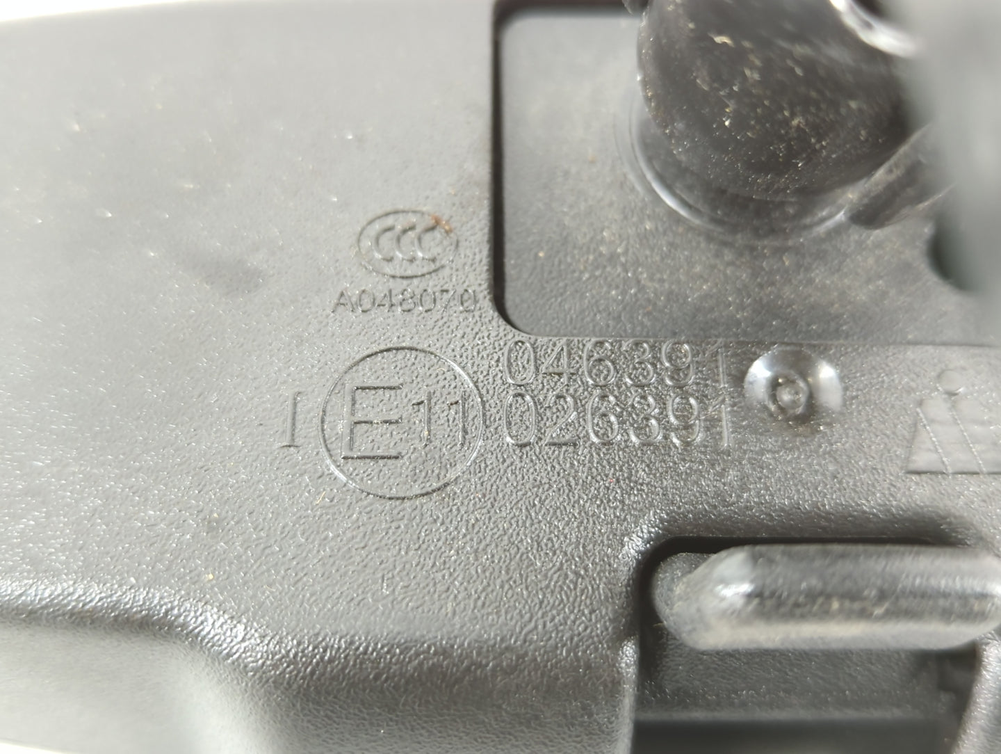 2017-2020 Chevrolet Trax Sun Visor Shade Replacement Passenger Right Mirror Fits Fits 2017 2018 2019 2020 OEM Used Auto Parts - Oemusedautoparts1.com