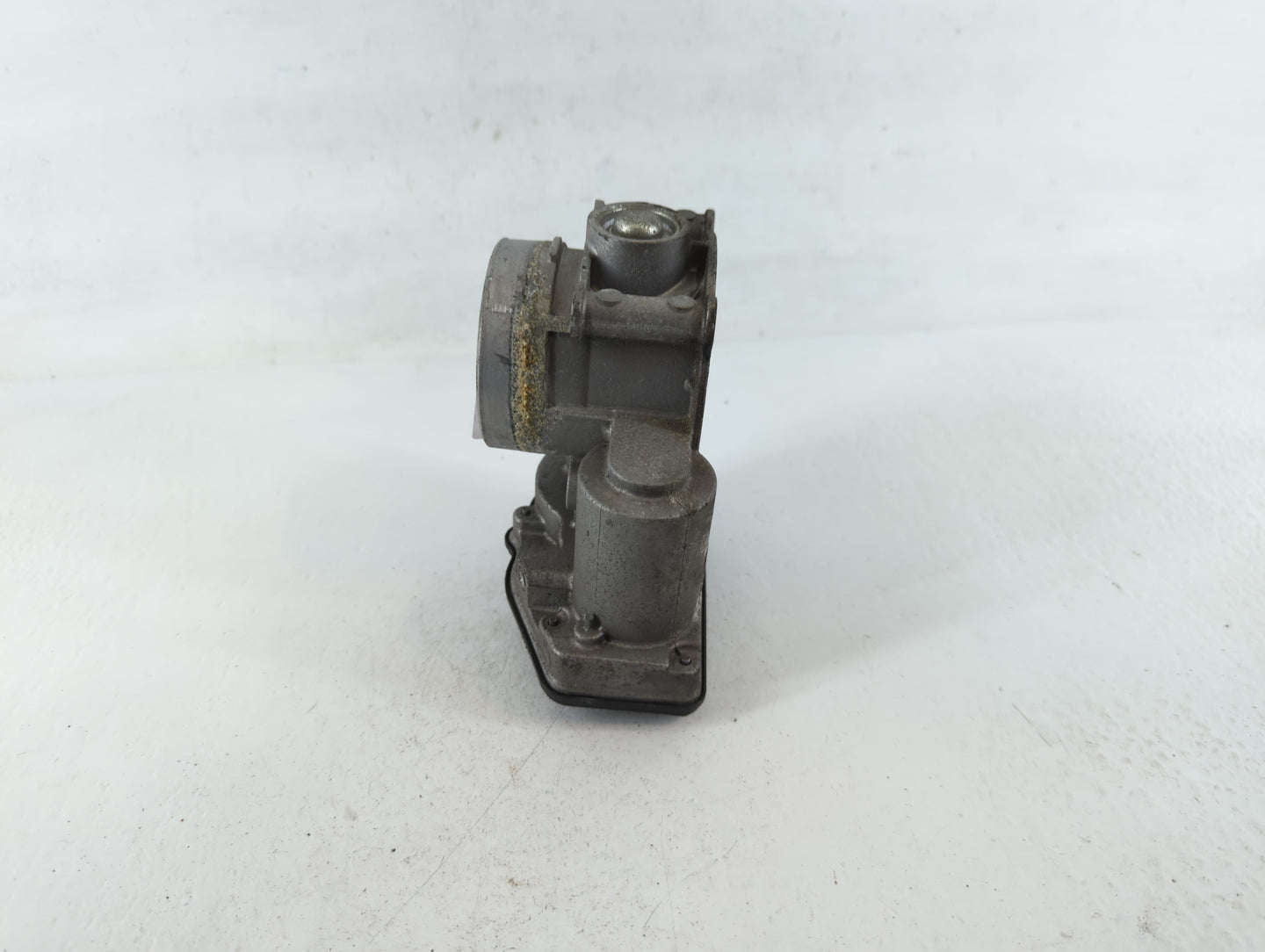 2010-2012 Ford Fusion Throttle Body P/N:DS7E-9F991-AF Fits Fits 2009 2010 2011 2012 OEM Used Auto Parts - Oemusedautoparts1.com