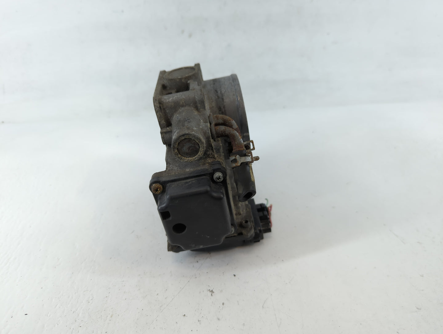 2010-2014 Honda Cr-V Throttle Body Fits Fits 2010 2011 2012 2013 2014 2015 OEM Used Auto Parts - Oemusedautoparts1.com