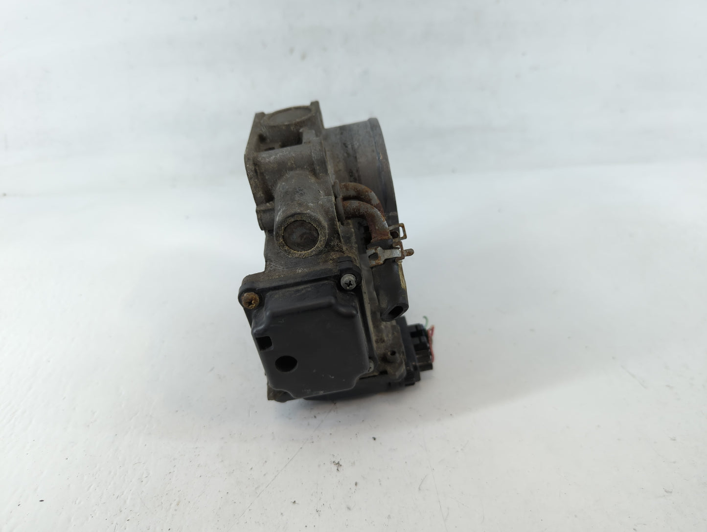 2010-2014 Honda Cr-V Throttle Body Fits Fits 2010 2011 2012 2013 2014 2015 OEM Used Auto Parts - Oemusedautoparts1.com