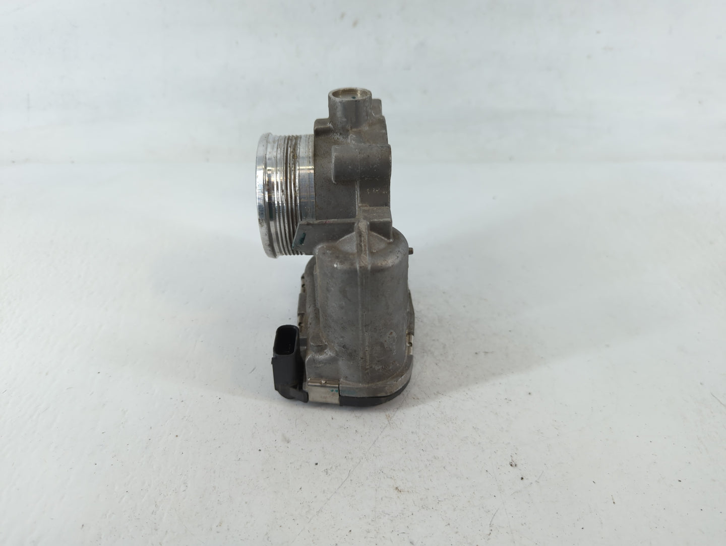 2014 Ford Focus Throttle Body P/N:ds7e-9f991-BB Fits OEM Used Auto Parts - Oemusedautoparts1.com