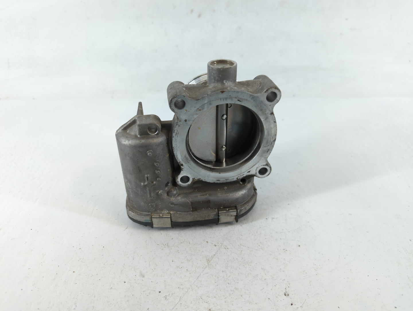 2014 Ford Focus Throttle Body P/N:ds7e-9f991-BB Fits OEM Used Auto Parts - Oemusedautoparts1.com