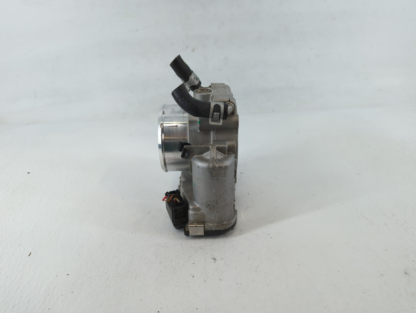 2019-2020 Hyundai Santa Fe Throttle Body P/N:35100-2G600 Fits Fits 2015 2016 2017 2018 2019 2020 2021 OEM Used Auto Parts - Oemusedautoparts1.com