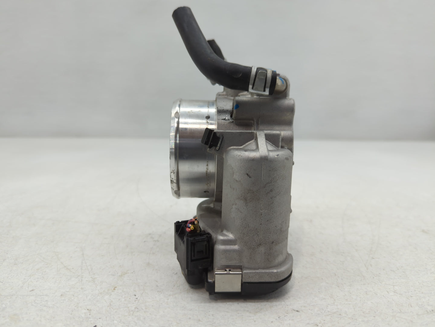 2015-2019 Hyundai Sonata Throttle Body P/N:35100-2G600 Fits Fits 2015 2016 2017 2018 2019 2020 2021 OEM Used Auto Parts - Oemusedautoparts1.com