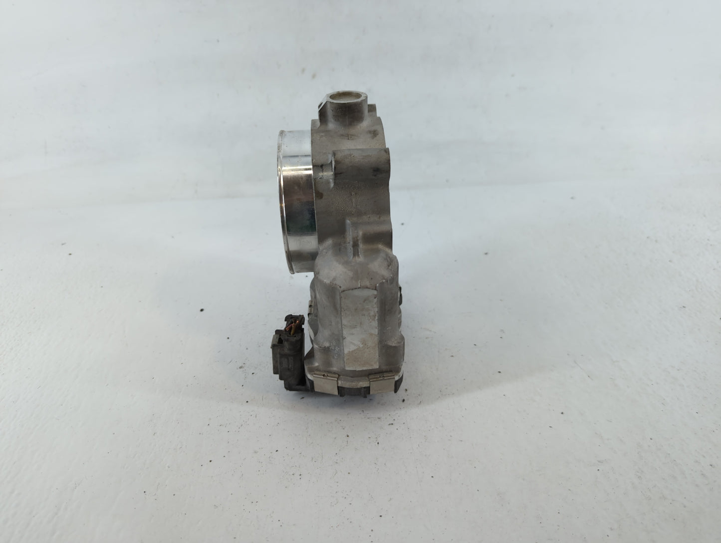 2014-2022 Chrysler 300 Throttle Body P/N:162376 HB 2402 Fits Fits 2012 2013 2014 2015 2016 2017 2018 2019 2020 2021 2022 OEM Used Auto Parts - Oemusedautoparts1.com