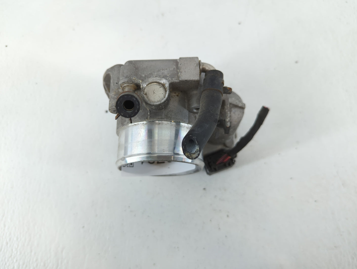 2011-2014 Hyundai Sonata Throttle Body P/N:35100-2G700 Fits Fits 2011 2012 2013 2014 2015 2016 OEM Used Auto Parts - Oemusedautoparts1.com