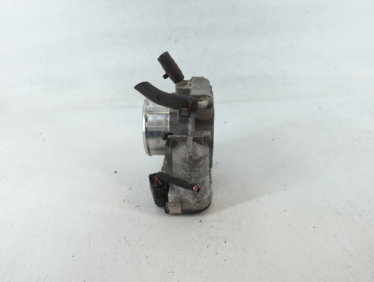 2011-2014 Hyundai Sonata Throttle Body P/N:35100-2G700 Fits Fits 2011 2012 2013 2014 2015 2016 OEM Used Auto Parts - Oemusedautoparts1.com