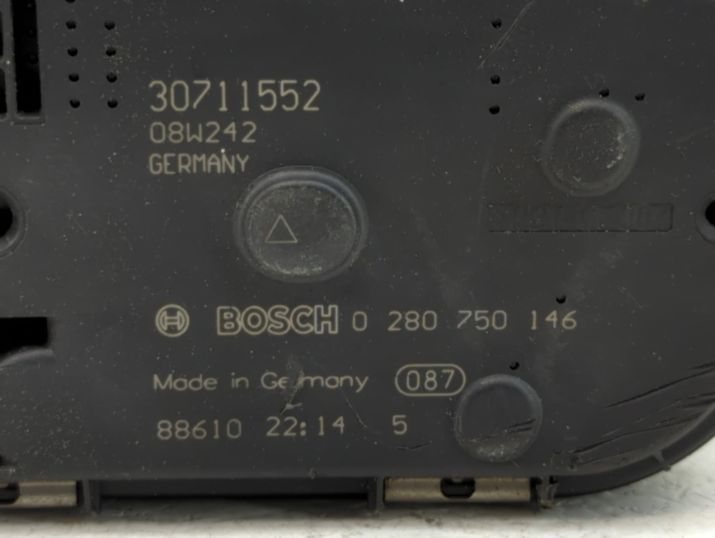 2009 Volvo V70 Throttle Body P/N:0 280 750 146 30711552 Fits Fits 2004 2005 2006 2007 2008 2010 2011 2012 2013 OEM Used Auto Parts - Oemusedautoparts1.com