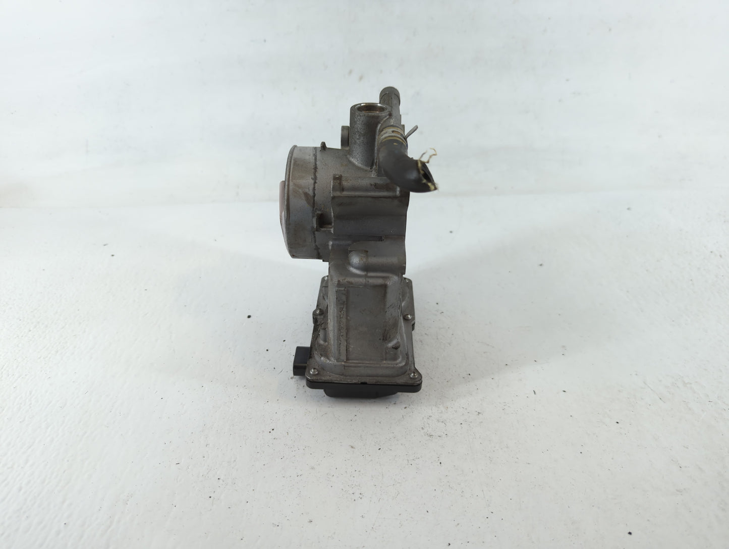 2006-2009 Ford Fusion Throttle Body P/N:6E5G-9F991-A Fits Fits 2006 2007 2008 2009 OEM Used Auto Parts - Oemusedautoparts1.com