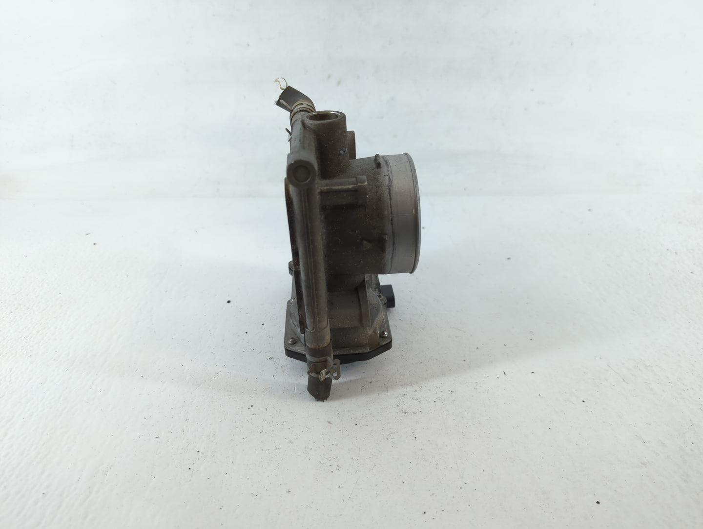 2006-2009 Ford Fusion Throttle Body P/N:6E5G-9F991-A Fits Fits 2006 2007 2008 2009 OEM Used Auto Parts - Oemusedautoparts1.com