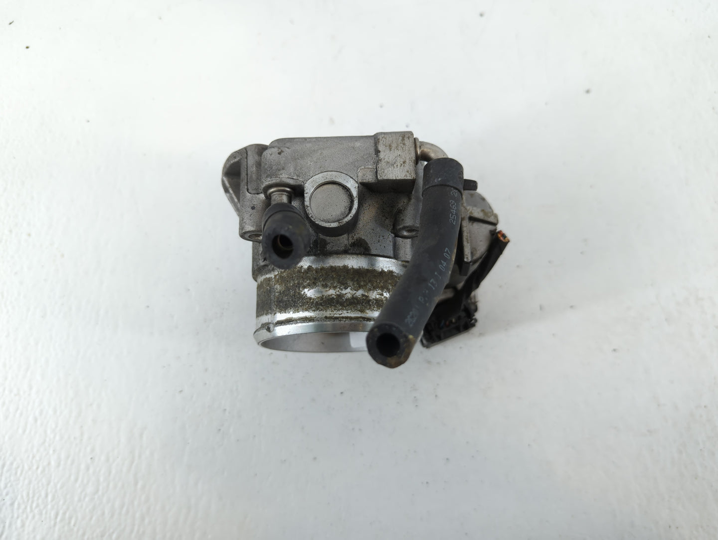 2014-2015 Hyundai Tucson Throttle Body P/N:35100-2G700 Fits Fits 2011 2012 2013 2014 2015 2016 OEM Used Auto Parts - Oemusedautoparts1.com