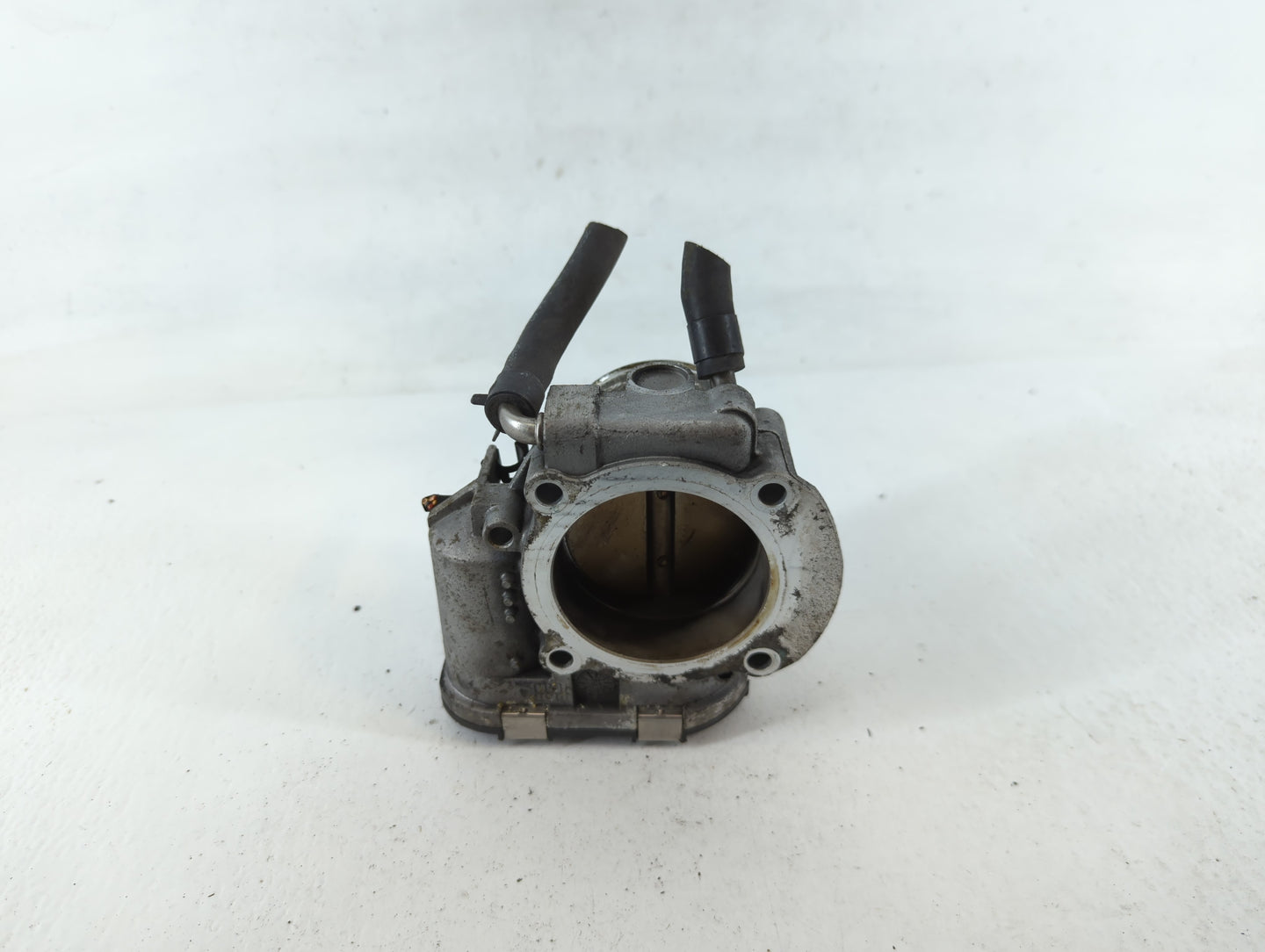 2014-2015 Hyundai Tucson Throttle Body P/N:35100-2G700 Fits Fits 2011 2012 2013 2014 2015 2016 OEM Used Auto Parts - Oemusedautoparts1.com