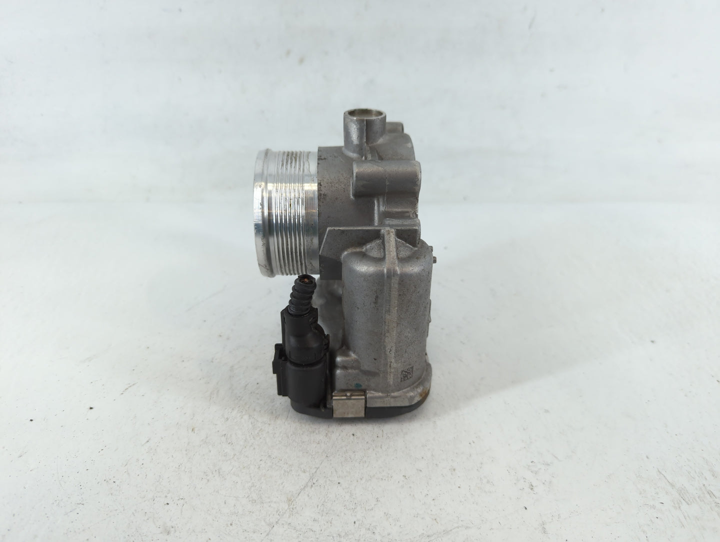 2014-2017 Volkswagen Jetta Throttle Body P/N:06K 133 062 E Fits Fits 2014 2015 2016 2017 OEM Used Auto Parts - Oemusedautoparts1.com