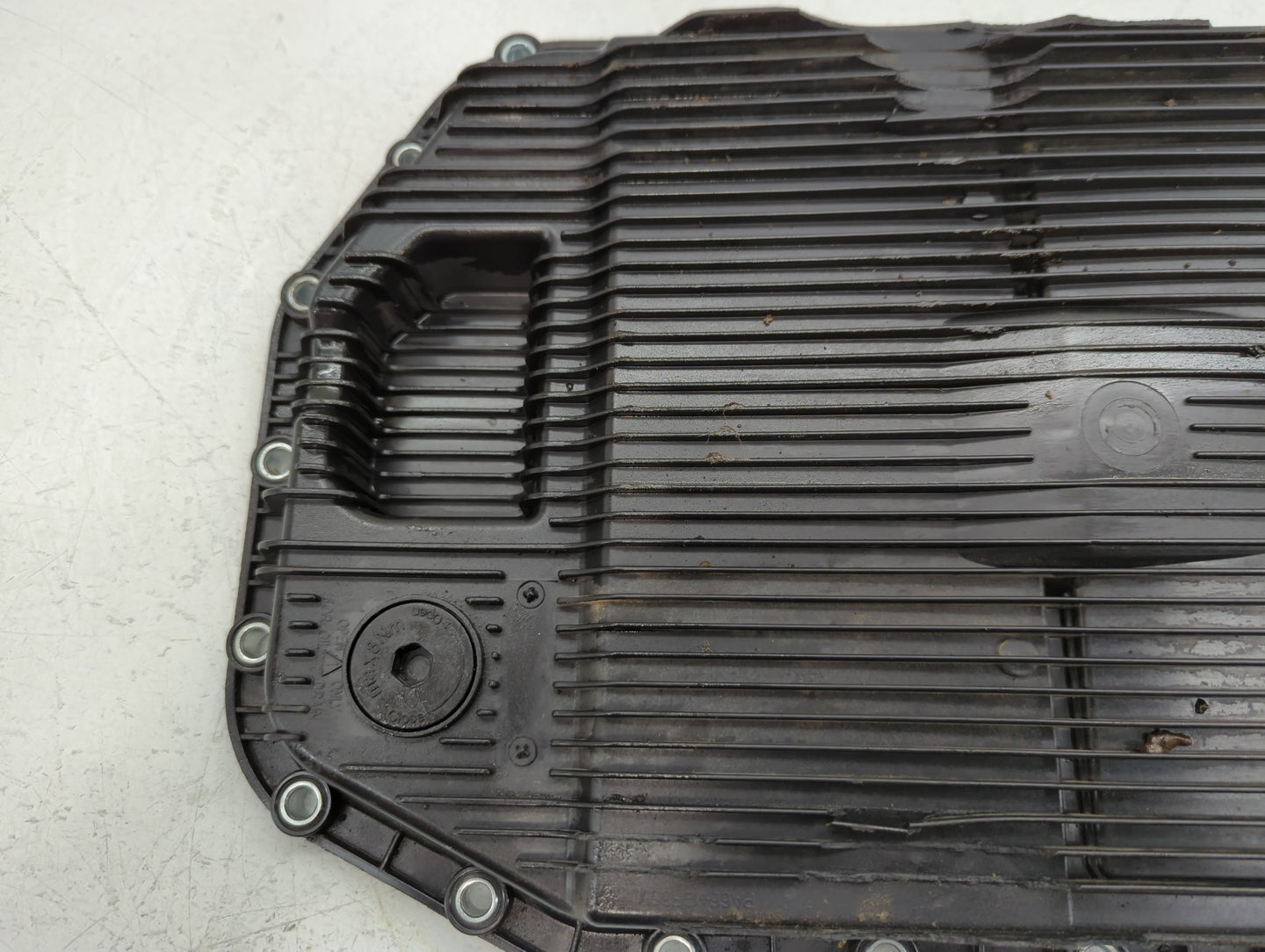 2004 Maserati Quattroporte Engine Oil Pan P/N:420077581 ZL201420077581.4 Fits OEM Used Auto Parts - Oemusedautoparts1.com