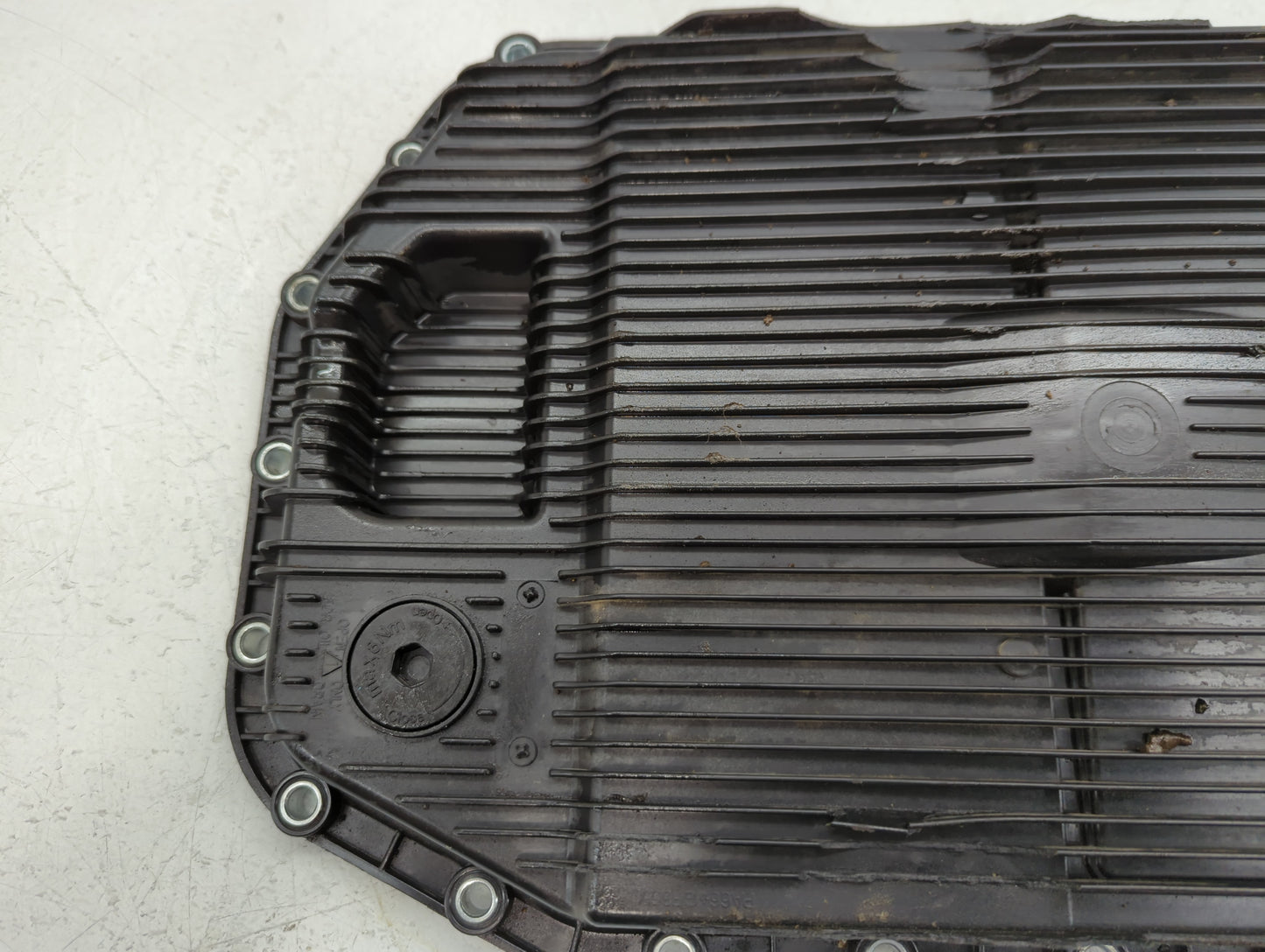 2004 Maserati Quattroporte Engine Oil Pan P/N:420077581 ZL201420077581.4 Fits OEM Used Auto Parts - Oemusedautoparts1.com