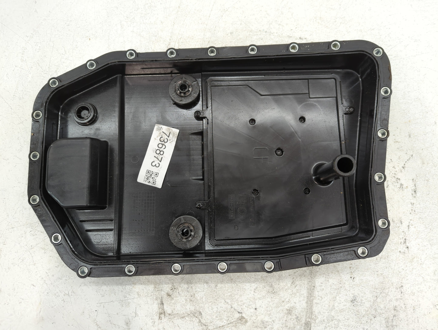 2004 Maserati Quattroporte Engine Oil Pan P/N:420077581 ZL201420077581.4 Fits OEM Used Auto Parts - Oemusedautoparts1.com