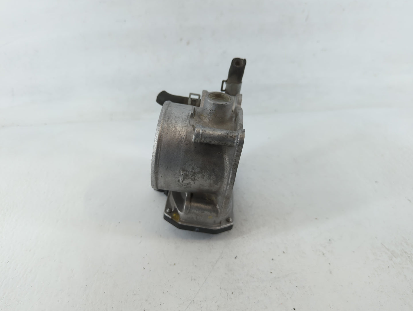 2005-2012 Nissan Armada Throttle Body P/N:16119 7S000 Fits Fits 2004 2005 2006 2007 2008 2009 2010 2011 2012 2013 2014 OEM Used Auto Parts - Oemusedautoparts1.com