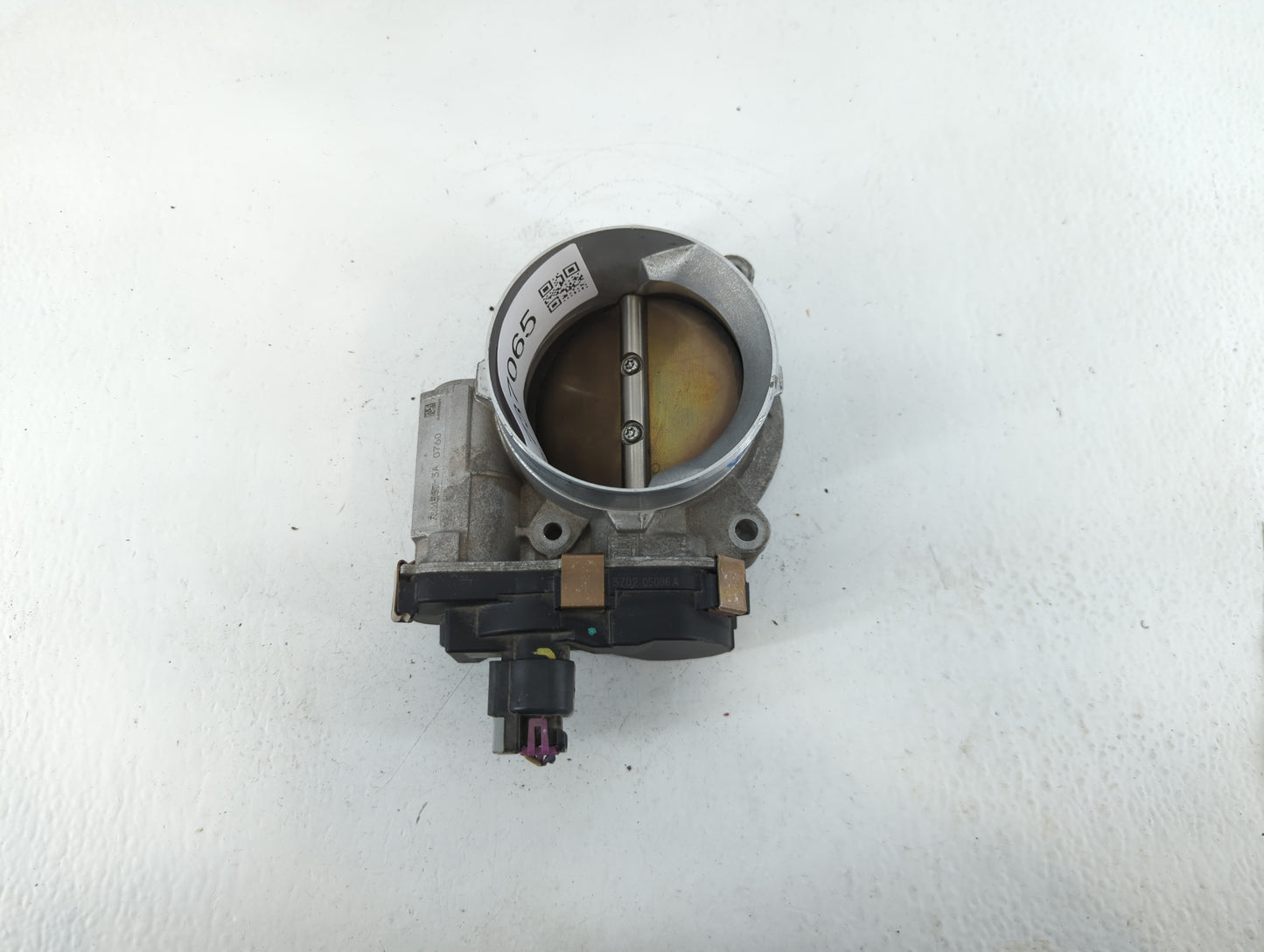 2007-2008 Cadillac Escalade Throttle Body P/N:RME87-3A 0760 Fits Fits 2006 2007 2008 2009 OEM Used Auto Parts - Oemusedautoparts1.com